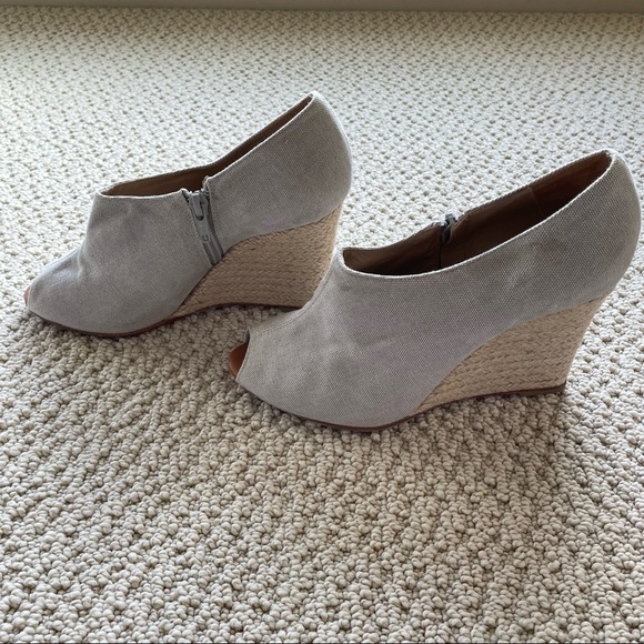 Christian Louboutin linen peep toe espadrilles - Picture 6 of 14